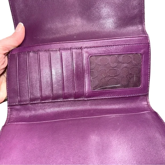 Coach Vintage Fuchsia Leather Wallet - Picture 10 of 13